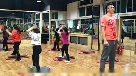 健身房舞蹈踏板课